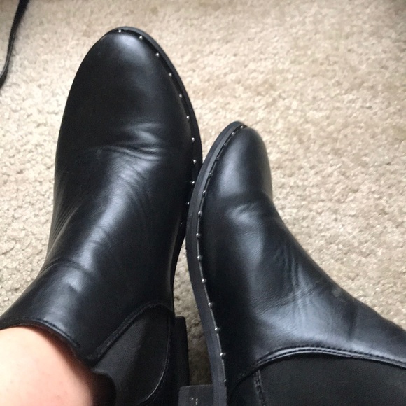 Trendy Metal Studded Chelsea Boot - Picture 3 of 4